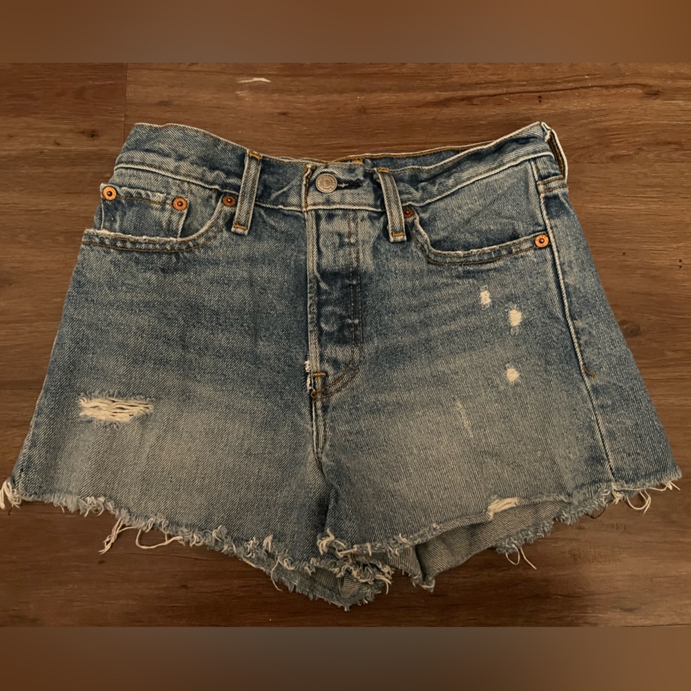 Levi 501 shorts Size:26